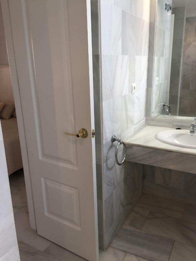 Beautiful 2 Bedroom Apartment @ Puerto Banus! 马尔韦利亚 外观 照片