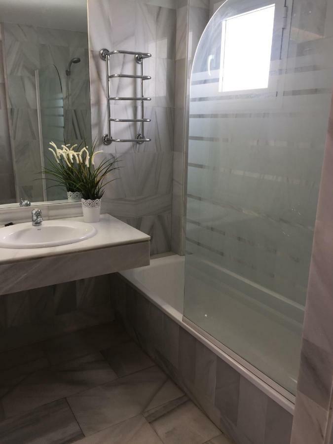 Beautiful 2 Bedroom Apartment @ Puerto Banus! 马尔韦利亚 外观 照片